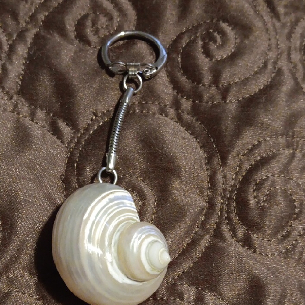 Elegant Shell Keychain